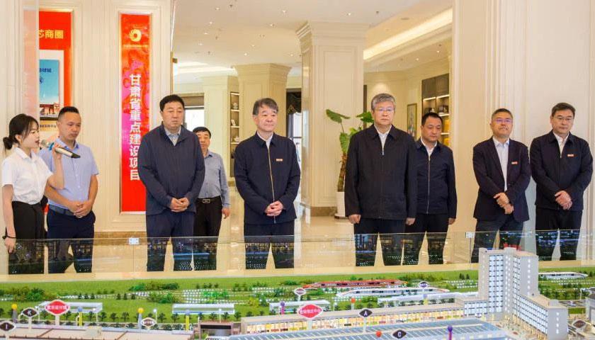 蘭州大學黨委書記馬小潔蒞臨東盛國際商貿物流港調研